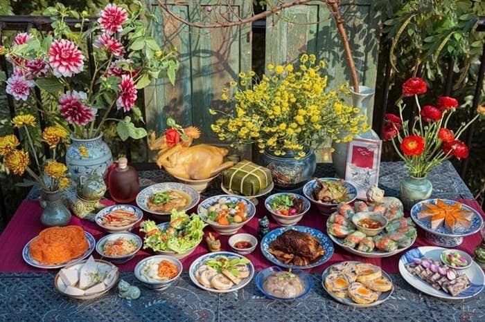 Vietnamese Year-End Customs and the Traditional Offering Tray