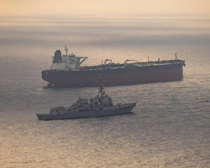 Giá dầu tăng mạnh khi tình hình eo biển Hormuz nóng trở lại