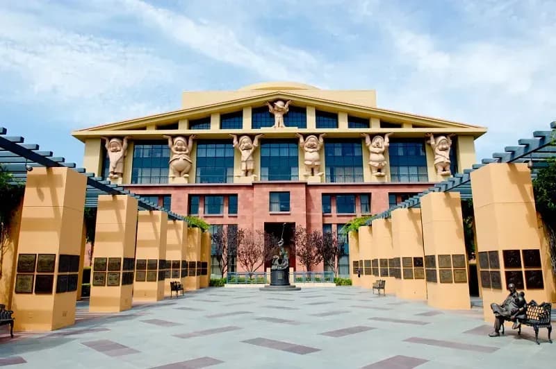 FCC rà soát sớm giấy phép phát sóng của Disney vì DEI