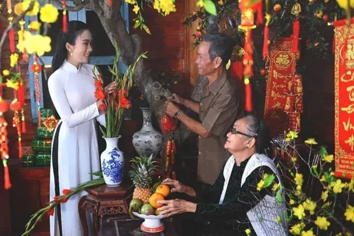Vietnamese Tet Gift-Giving and Visiting Customs