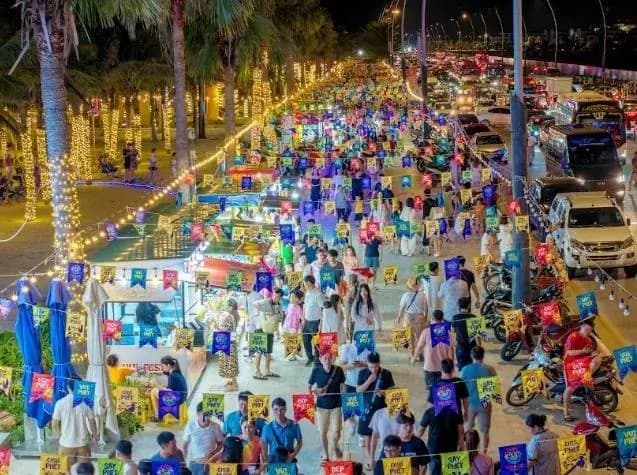 Quảng Ninh lần đầu tổ chức Trung thu hoành tráng với xe đèn lồng, pháo hoa