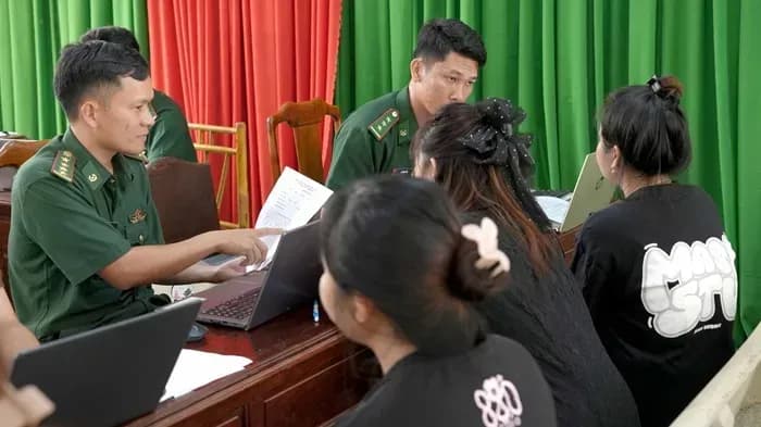 Việt Nam tiếp nhận 344 công dân liên quan lừa đảo do Campuchia bàn giao