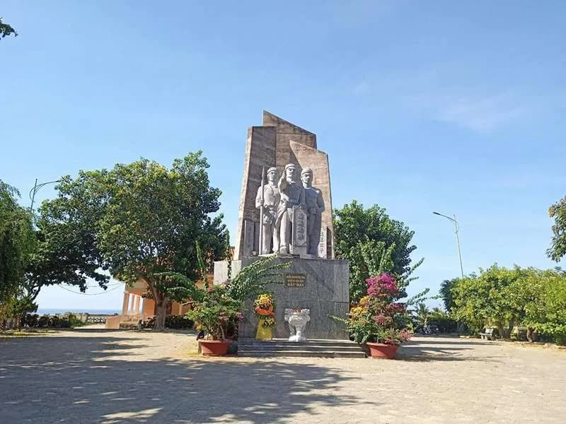 Tuyệt tác Cổng Tò Vò 4.000 năm giữa biển trời Lý Sơn