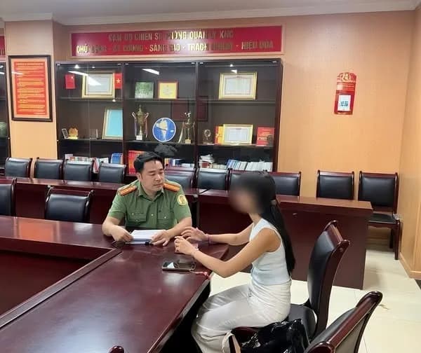 Công dân sở hữu hai quốc tịch nên sử dụng hộ chiếu Việt Nam khi về nước