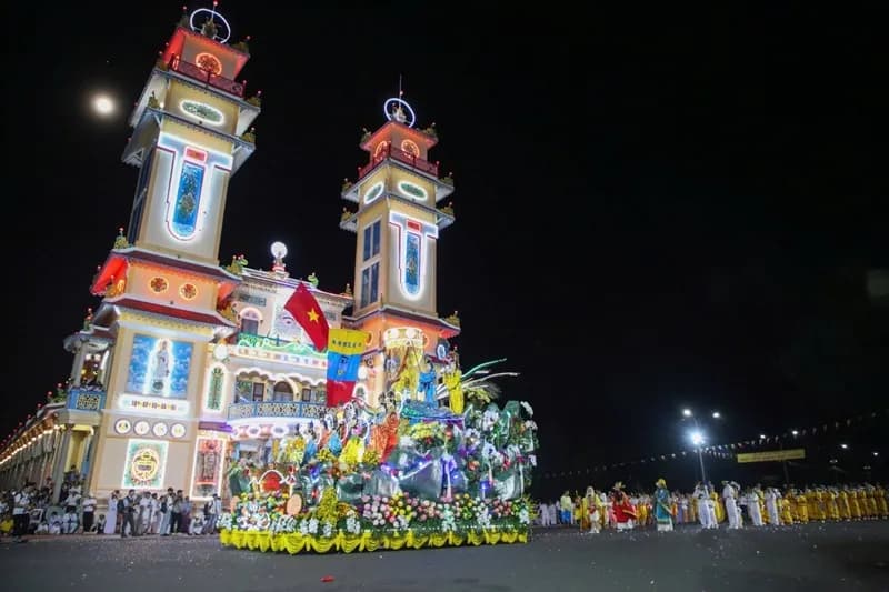 Hàng ngàn tín đồ dự Đại lễ 100 năm của đạo Cao Đài