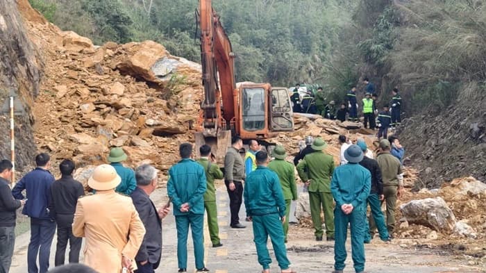 Sạt lở trên Quốc lộ 6 tỉnh Phú Thọ khiến 5 người thương vong