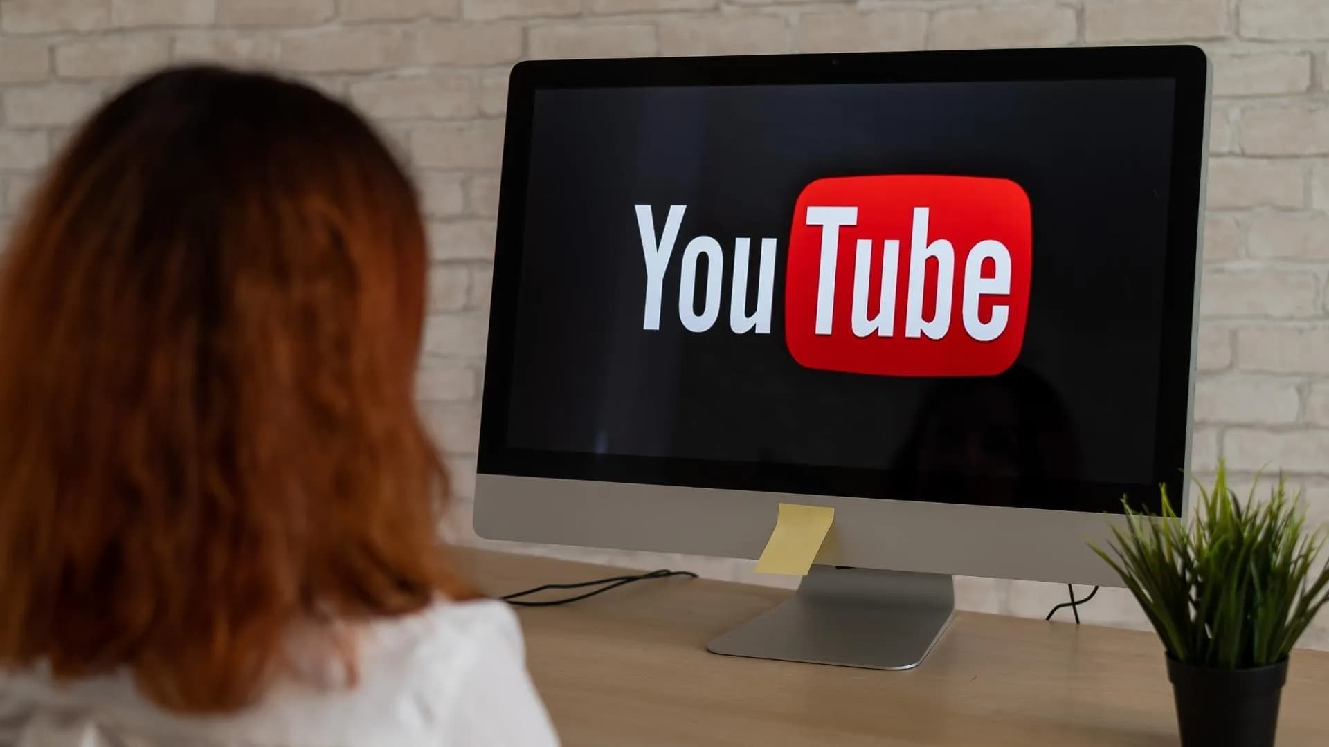 YouTube triển khai AI nhận diện người dùng trẻ em giả mạo người lớn
