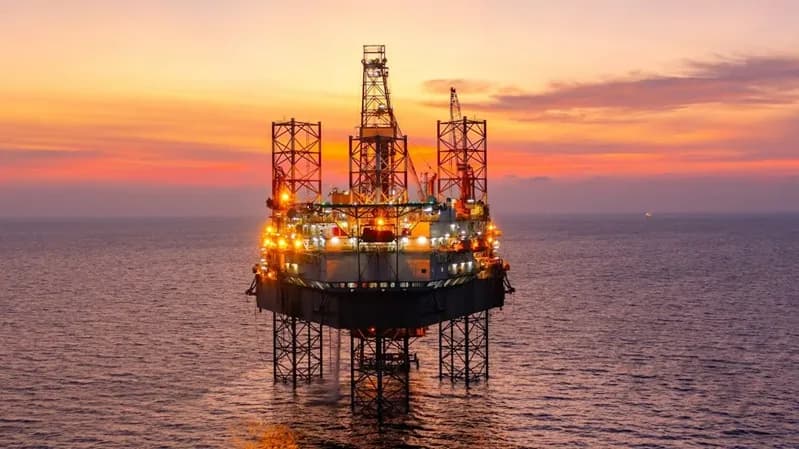 Giá dầu thế giới vượt ngưỡng 100 USD/thùng, Tổng thống Trump lên tiếng