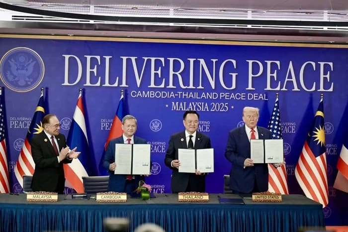 Thái Lan - Campuchia vẫn giao tranh bất chấp tuyên bố của ông Trump