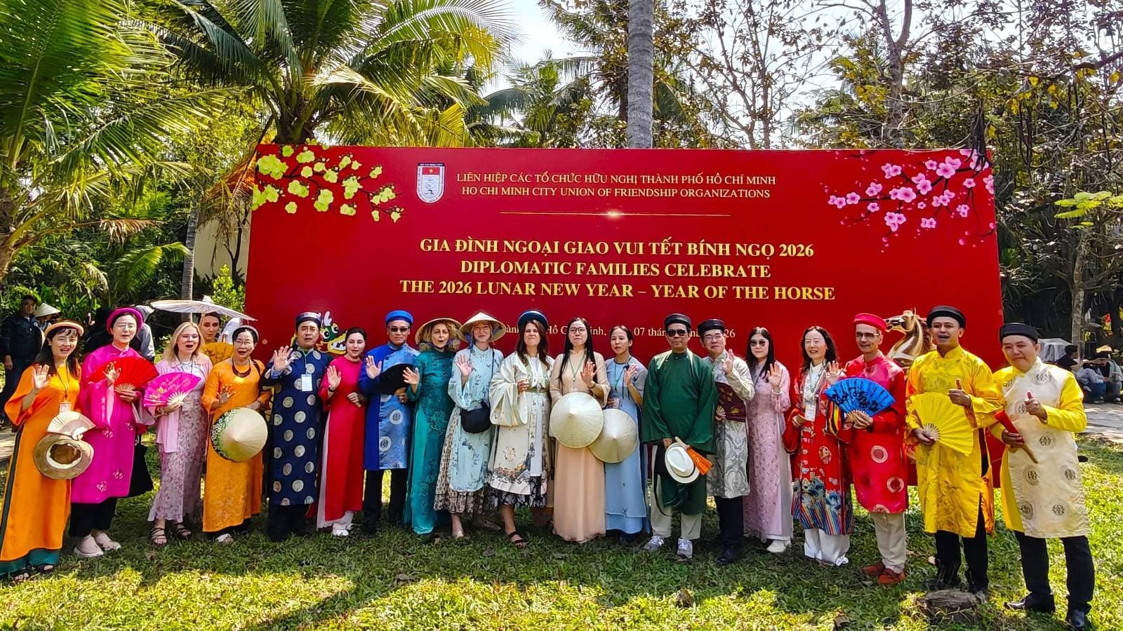 Tổng lãnh sự các nước tham gia Du xuân hữu nghị tại Việt Nam