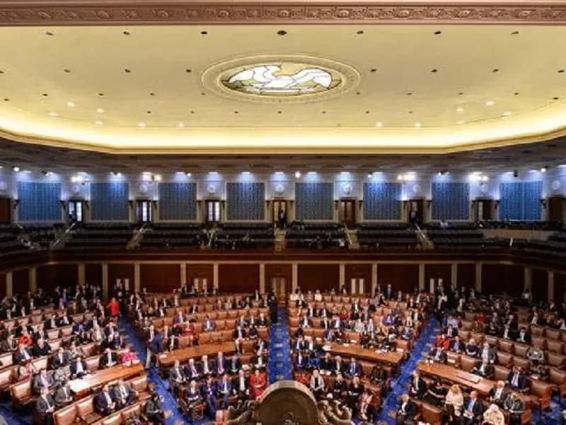 Quốc hội thông qua dự luật ngân sách lớn trước thời hạn đóng cửa Chính phủ